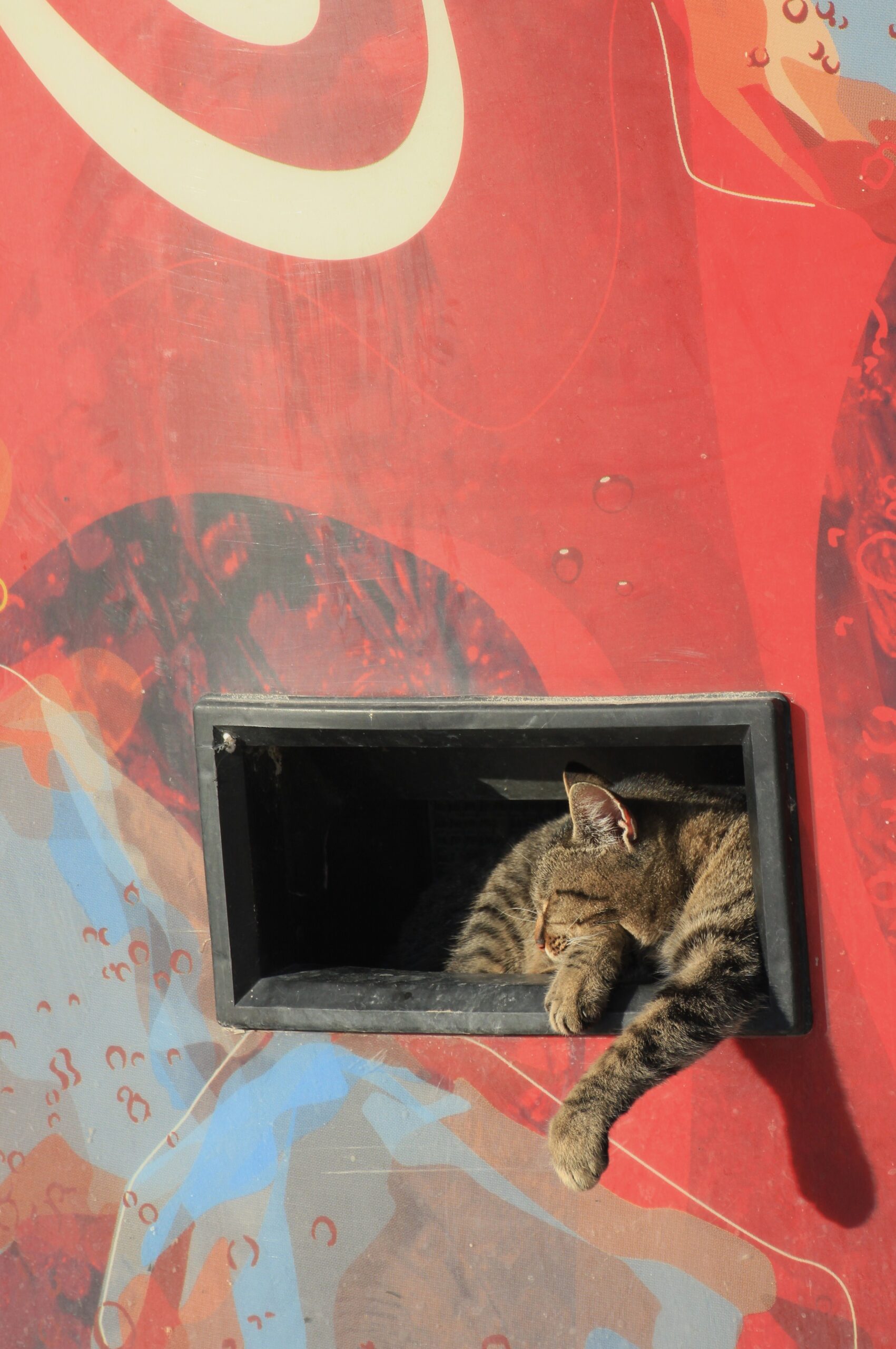 Puss & Mew: the First Gin Vending Machine